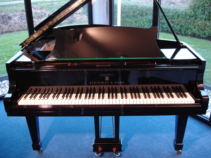 Steinway O. 180 cm.