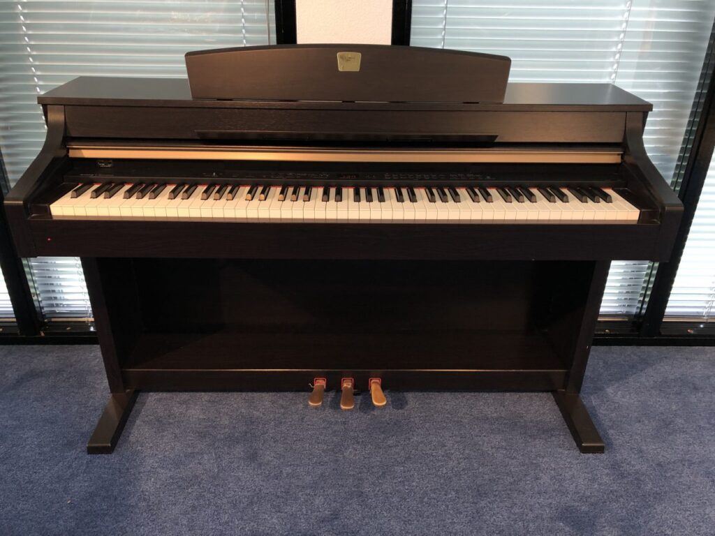 mobach-piano-digitale-instrumenten-yamaha-clavinova-1